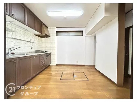 [Ample storage! + Viewing reservations being accepted] With a dug-in garage ■ Parking is easy with a road width of over 6 meters!