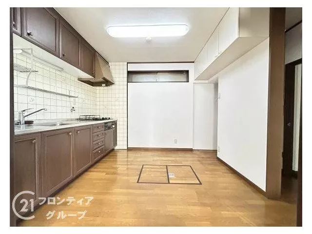 [Ample storage! + Viewing reservations being accepted] With a dug-in garage ■ Parking is easy with a road width of over 6 meters!