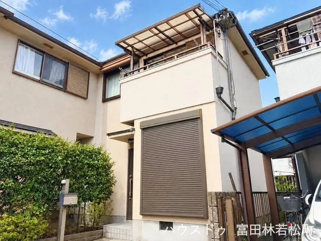 LDK with skylight! About a 9-minute walk to the station, shopping facilities are within walking distance◎♪