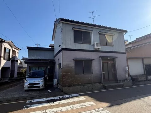 About a 1-minute walk to Higashi-Sanjo Station! A home to enjoy hobbies and freedom by eliminating commuting waste♪