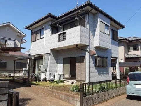 South-facing, good sunlight, and the interior is well-maintained