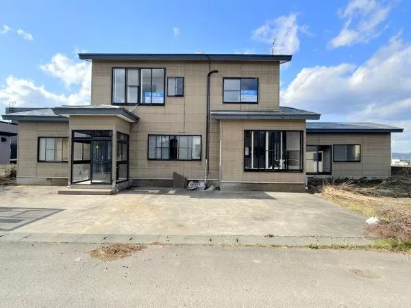 Kuroishi City, Hakko (Kuroishi Station) 2-story building 8SLDK