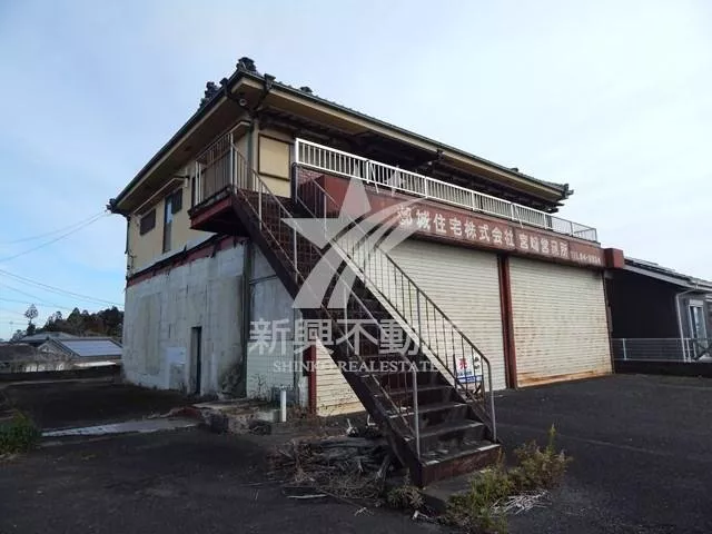 It is a two-story house! (Repairs are needed in various places due to some leaks)