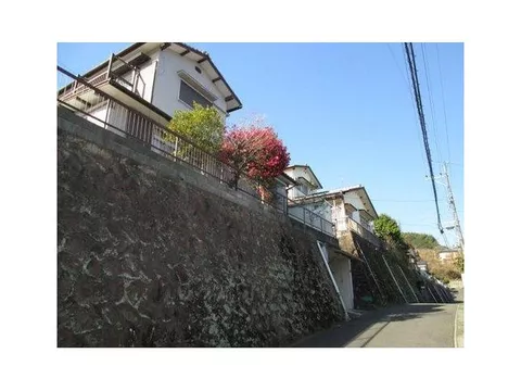 A quiet residential area on a hill with good sunlight and views♪