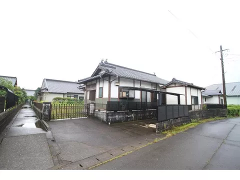 A single-story house with a tea room!
