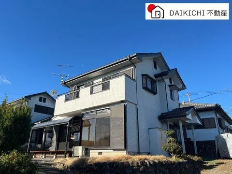 4SLDK with a wooden deck and garden♪ Ample storage layout and good sunlight!