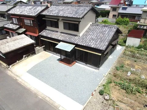 [Open House] Renovated interior and exterior / Seismic work completed / Water facilities replaced / Parallel parking for 4 cars