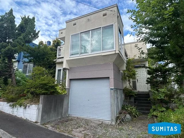 1 minute walk to the park! Spacious 5LDK with garage, great for families with children♪
