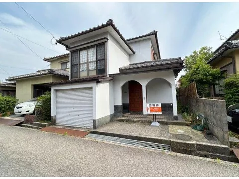 Used house, located 3 blocks in from the Kuyan 3-chome intersection, in a quiet residential area, about 10 minutes on foot to Sanba Elementary School.