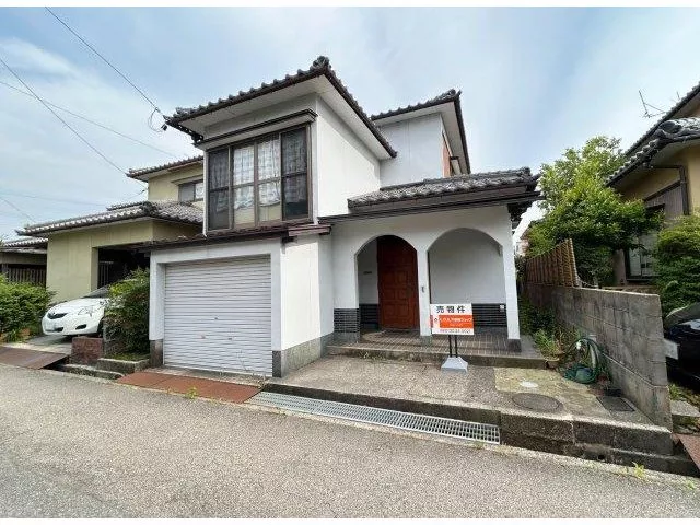 Used house, located 3 blocks in from the Kuyan 3-chome intersection, in a quiet residential area, about 10 minutes on foot to Sanba Elementary School.