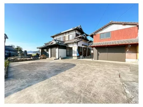 Tour】Immediate move-in/ move-in by the end of the fiscal yearParking for 10 standard cars in parallel is possible. Supermarket nearby