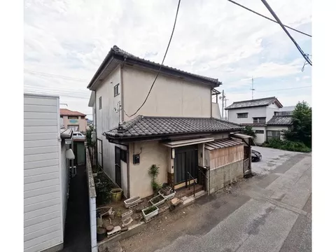 Ueue Town (Sano City Station) 3 million yen