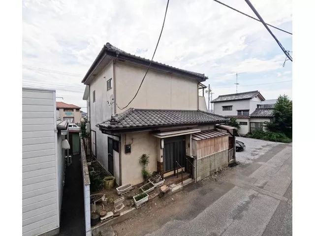 Ueue Town (Sano City Station) 3 million yen