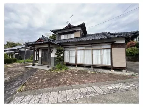 A 7DK used house in the area of Aipura Elementary and Junior High Schools × land area over 160 tsubo◎