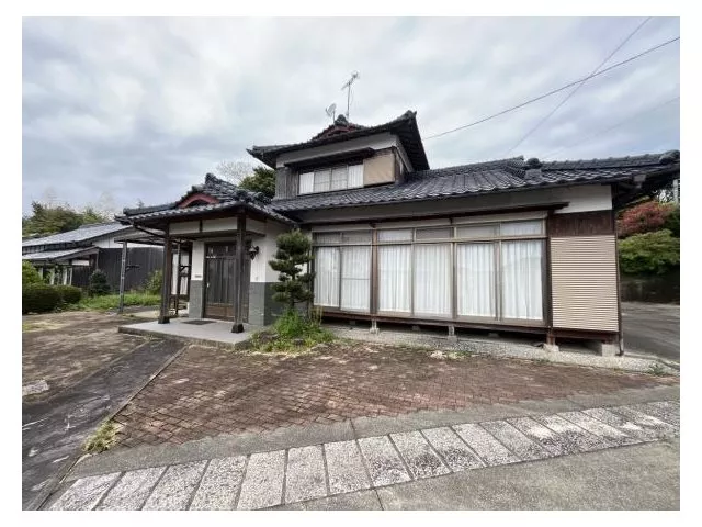 A 7DK used house in the area of Aipura Elementary and Junior High Schools × land area over 160 tsubo◎
