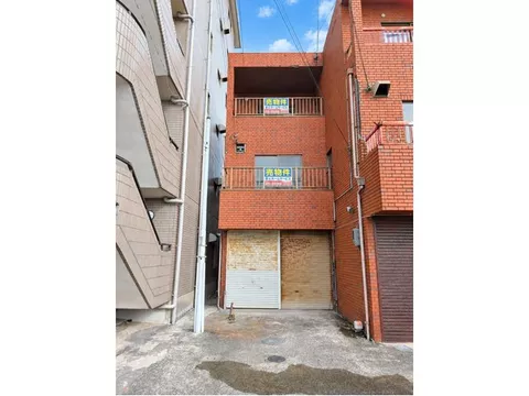 It is adjacent to Route 26 and can be used freely for offices, stores, etc.