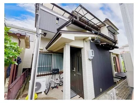 ◆ Fully renovated ◆ Quiet residential area ◆ System kitchen ◆ All rooms equipped with double-glazed windows ◆