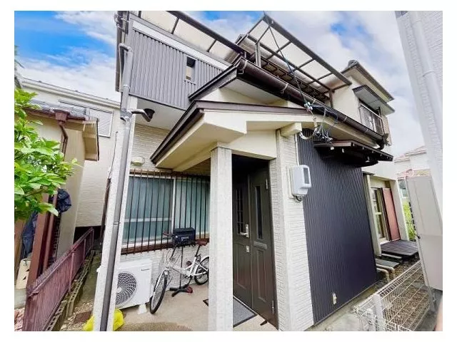 ◆ Fully renovated ◆ Quiet residential area ◆ System kitchen ◆ All rooms equipped with double-glazed windows ◆