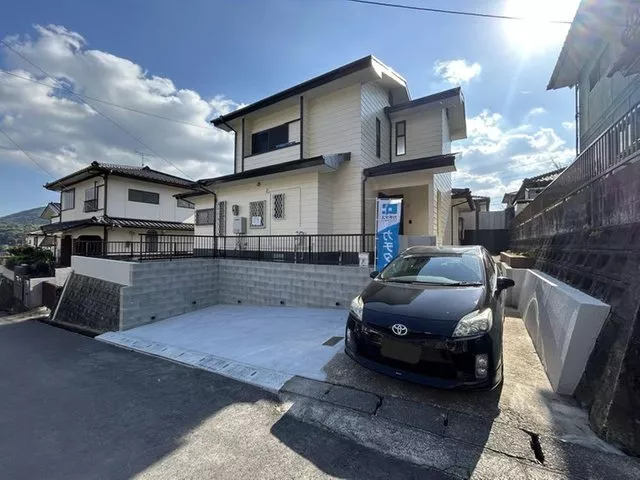 Open house event held, interior and exterior renovations completed, road width about 6m. Move-in possible within the year.