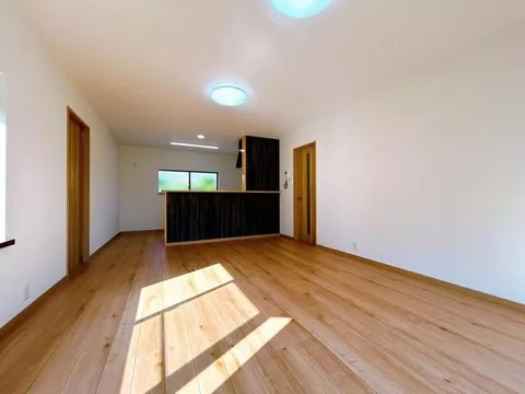 - [Open House Held] Interior and exterior renovations completed / Single-story / Water facilities replaced / Parking for 5 cars available / Surrounding transportation - Image 2