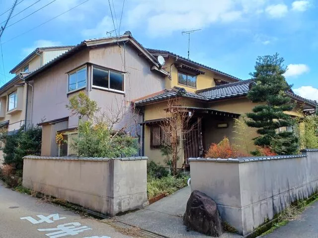 Awazu Town, Komatsu City 2-story 11K
