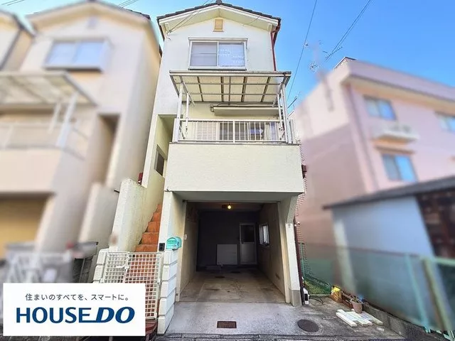 ■ Family-type layout of 4LDK♪ ■ Comes with a shutter garage♪