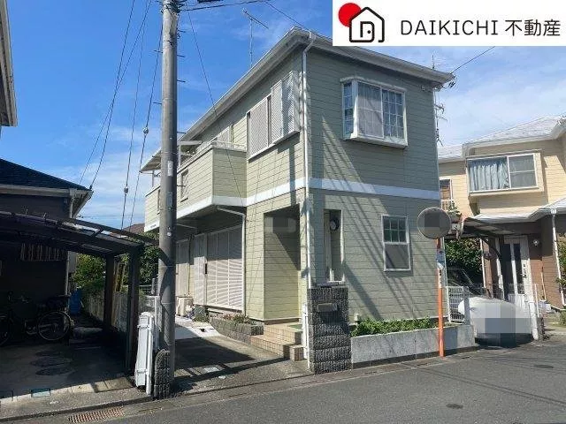 Each room equipped with storage♪ South-facing, well-lit 4DK! 2 minutes on foot to the bus stop♪