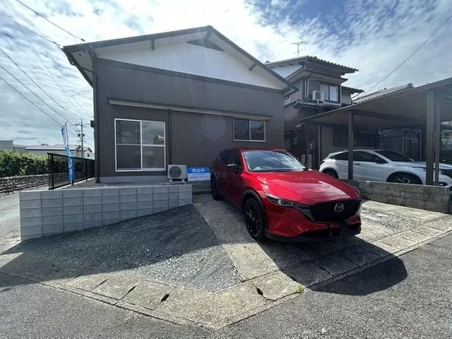 [Open House] Interior and exterior renovations completed / Seismic reinforcement / Water facilities replaced / Parking for 2 cars available /
