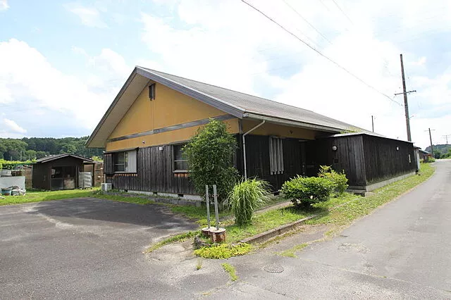 Used single-family home, 5 minutes on foot from Iga-Kamizu Station on the Kintetsu Osaka Line