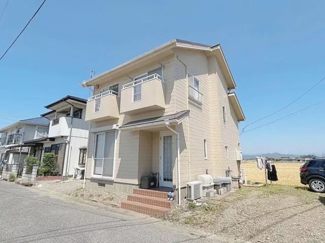 Open house held / Under renovation / Parking for 2 cars available / Good sunlight exposure