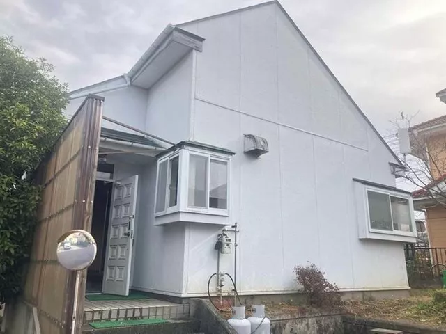 A charming 2LDK detached house with spacious grounds and an open feel