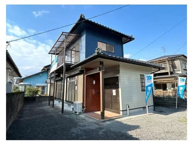 [Open House Held] [Interior and Exterior Renovation Completed] Parking available for 3 regular cars. Garden space available.