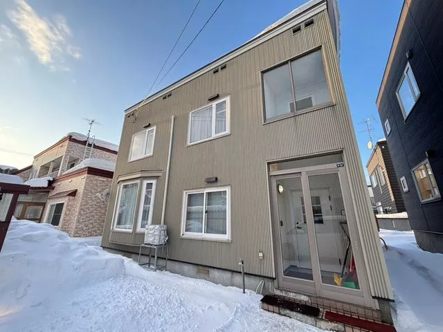 ◆ A family-friendly 5LDK with parking for 2 cars! A beautiful used detached house ◆
