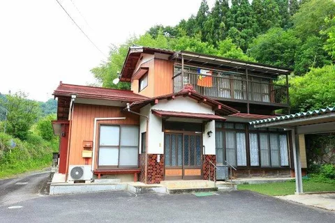 Kiryū City, Kurohone Town, Yadomawari (Honjuku Station) 2-story building 7DK