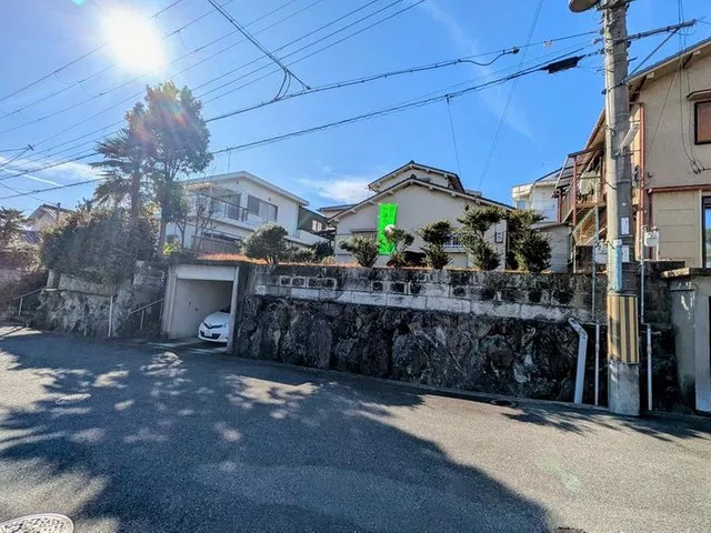 Adjacent to East Hills Seino! Land of 82 tsubo! There is a garden! Roofed parking available!