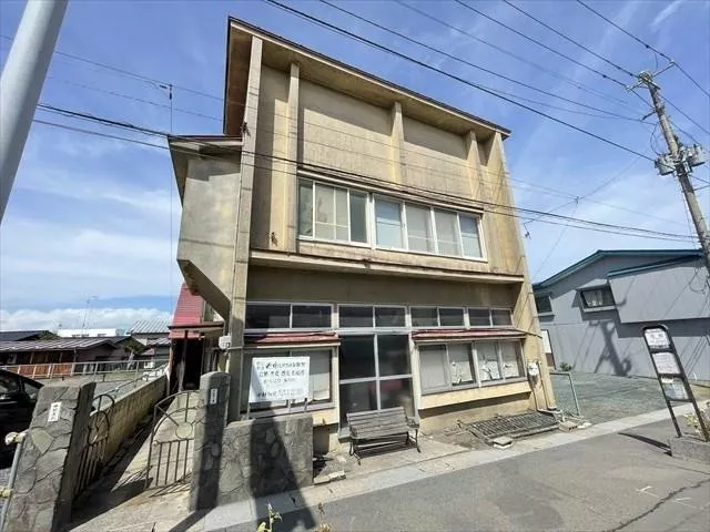 Within 10 minutes on foot from Same Station ☆ 1 minute on foot to bus stop "Shinobumachi", good transportation access ◎