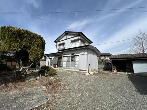 A 2-story 6DK with a site area of 236 tsubo, south-facing with good ventilation and sunlight, and no buildings in front.