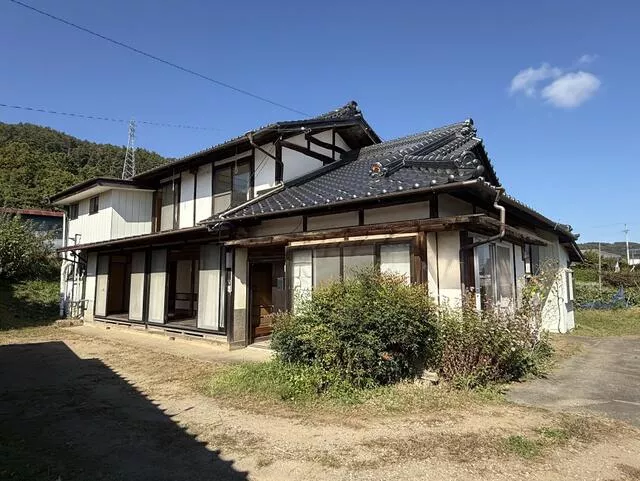 Kita-Saku District, Takashina Town, Oaza Ushika (Sakudaira Station) 2-story 6LDK