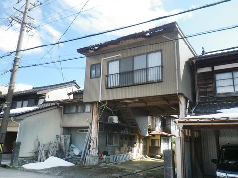 Takaoka City, Shimizu-cho 1-chome (Suehirocho Station) 2-story building 5DK