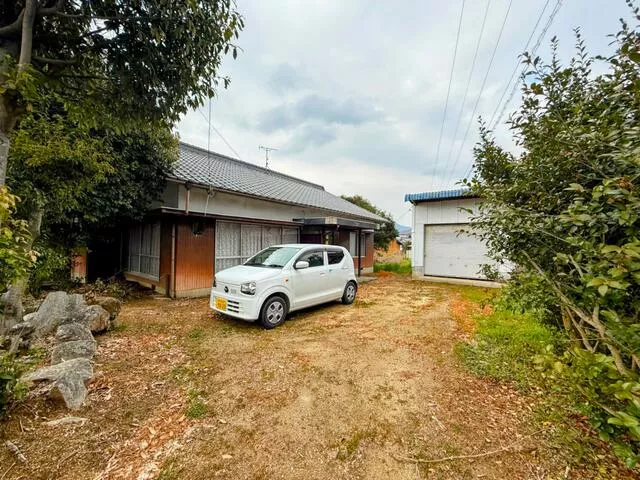 Mitoyo City, Takase Town, Kamikatsuma (Takase Station) Single-story building 5DK