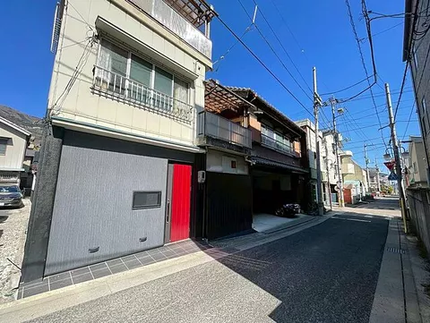 Used single-family home, 4-minute walk from Awa Ikeda Station on the JR Dosan Line