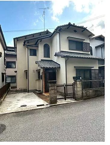 Used single-family home, JR Fukuchiyama Line Nishinomiya-Najio Station, 4 minutes by bus, get off at Najio Nishinokuchi, 5 minutes on foot