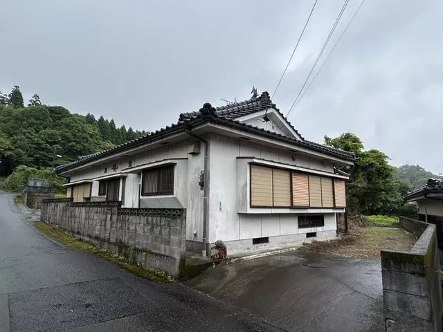 20 minutes on foot from JR Ibusuki Makurazaki Line "Futatsuda"