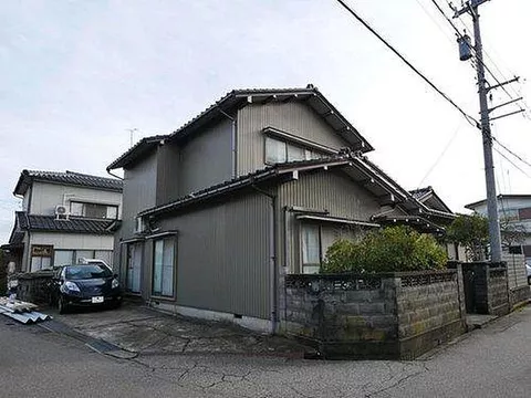 Used single-family home, 12-minute walk from JR Himi Line, Echichū Nakagawa Station