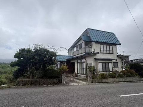 Yonezawa City, Ota Town 2-chome (Minami-Yonezawa Station) 2-story building 6K
