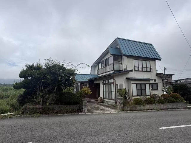 Yonezawa City, Ota Town 2-chome (Minami-Yonezawa Station) 2-story building 6K