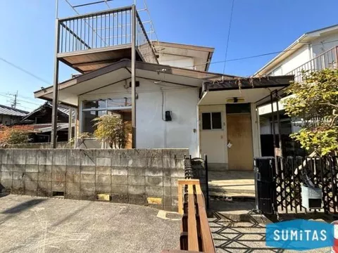 Kitakume-cho, Matsuyama-city (Kitakume station) 2F 6DK

3.8 million yen