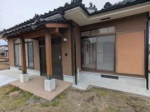Land area of 155.63 tsubo, fully electric renovation, underfloor insulation, window heat-shielding film applied