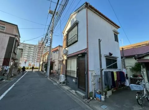 Arakawa-ku, Nishiohgu 6-chome (in front of Arakawa Yuenchi Station) 2-story building 3K