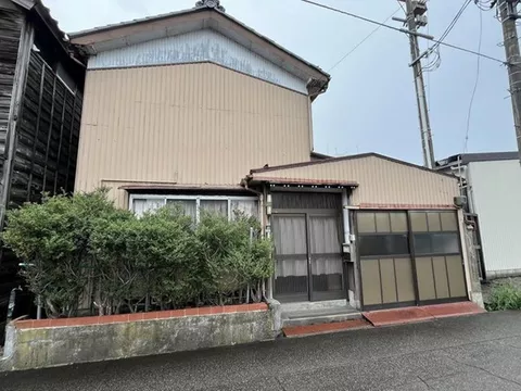 【Higashi-Sanjo Station - 6 minutes on foot】 A location that fulfills your needs within a 3-minute walk to commercial facilities♪